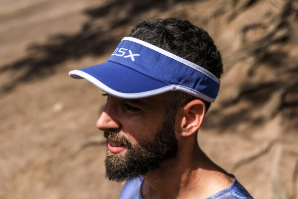 VISERA CON TOALLA INTERNA DEPORTIVA TRAINING (AZUL Y BLANCO)