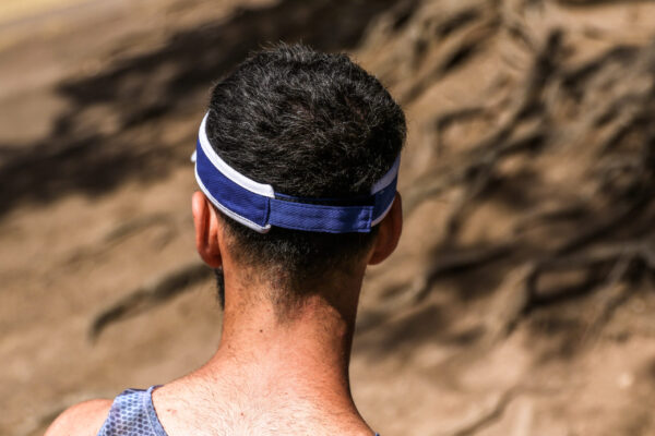 VISERA CON TOALLA INTERNA DEPORTIVA TRAINING (AZUL Y BLANCO) - Image 2